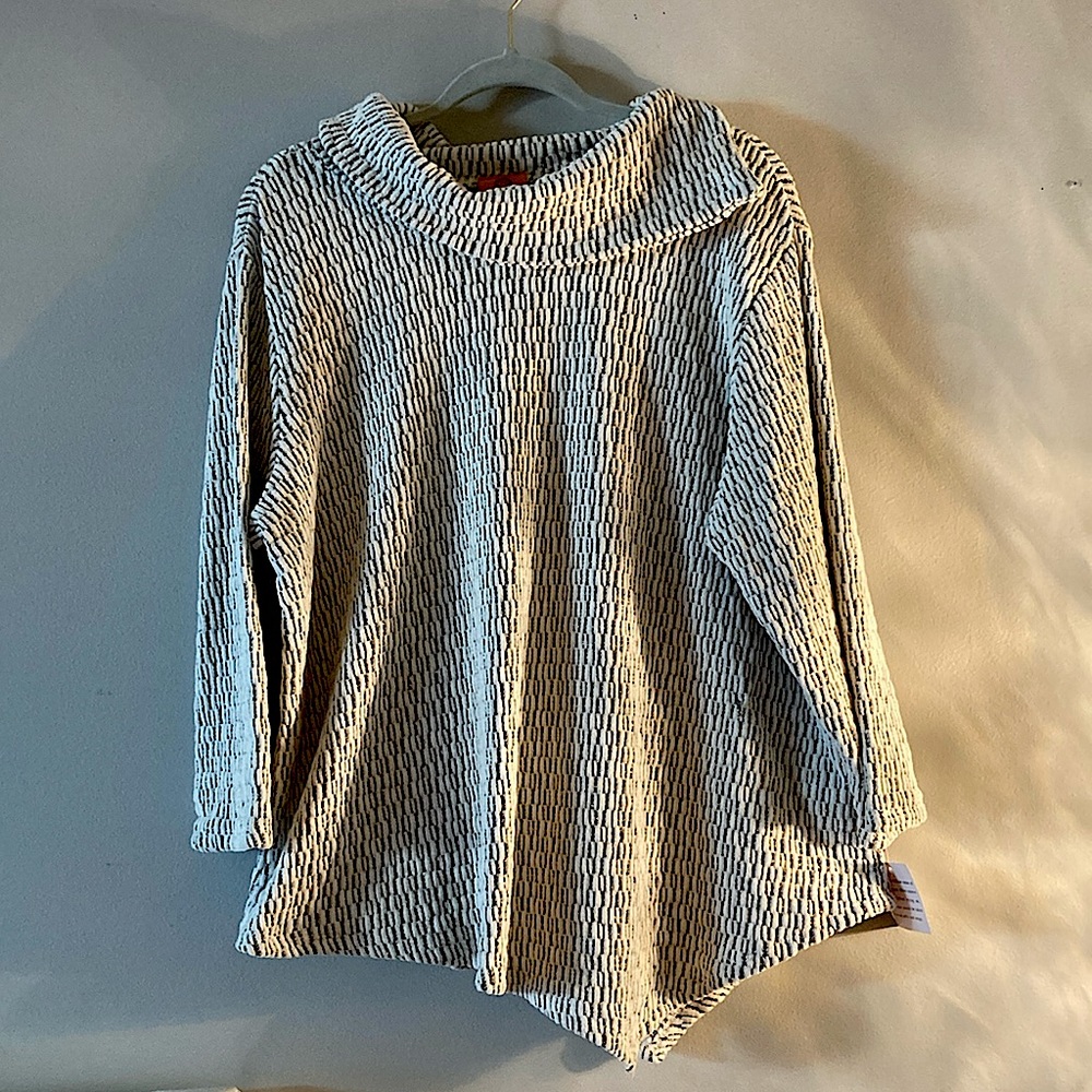Ruby Rd. Woman White Sweater with Metallic Detailing - Picture 1 of 4